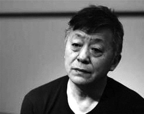本次专题片中,将披露足球领域腐败案细节,杜兆才、陈戌源、李铁(从左至右)出镜忏悔 视频截图